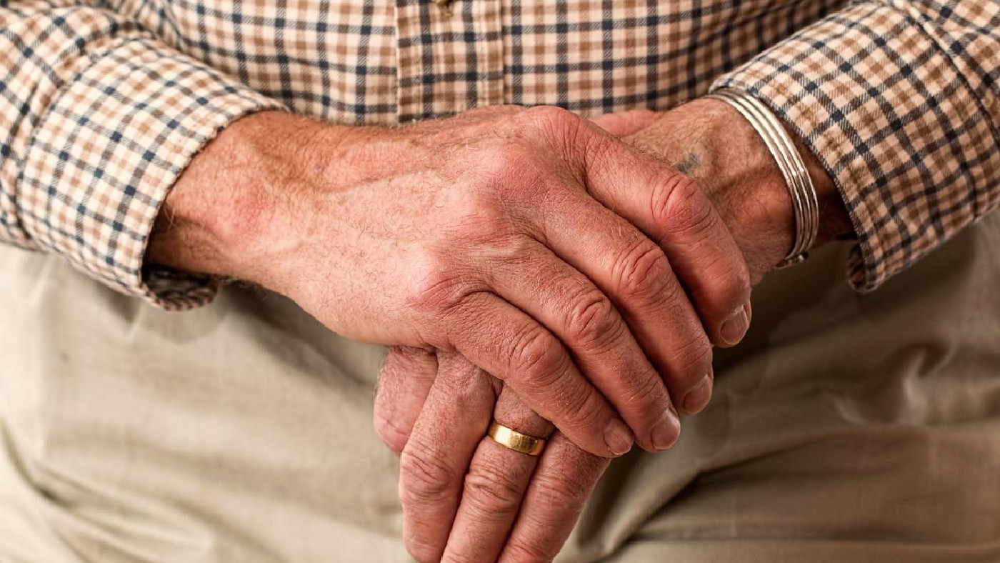 Czym jest reumatyzm? W jaki sposób radzić sobie z powszechną u seniorów chorobą zwyrodnieniową stawów?